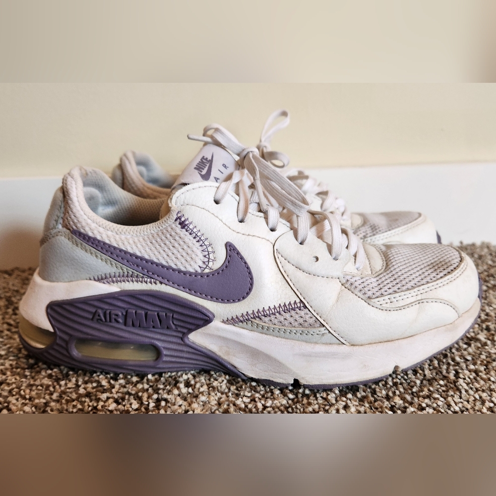 Nike Women’s White and Lavender Air Max Sneakers